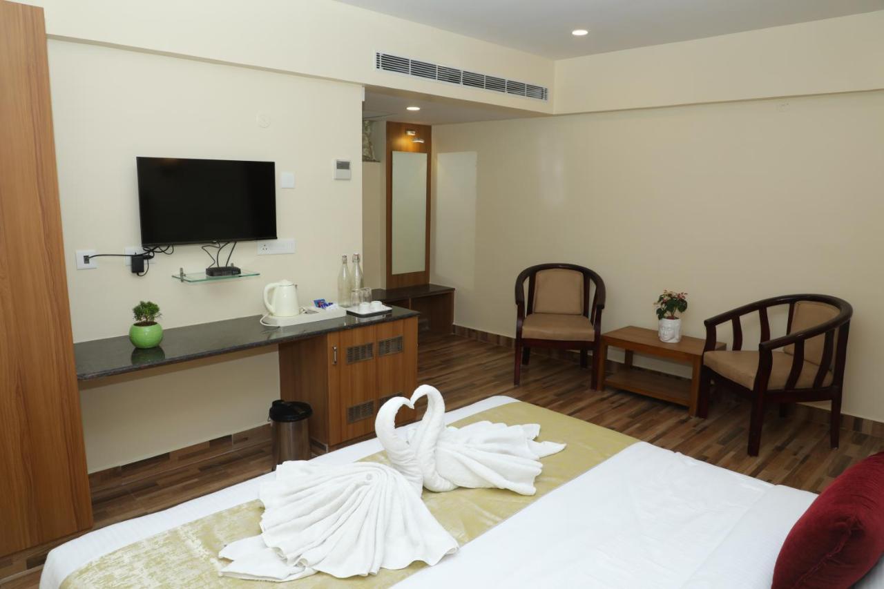 Gadiraju Palace Convention Centre & Hotel Visakhapatnam Exterior foto